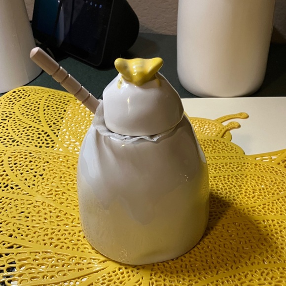 Bee decor . I used only for decor. Rae Dunn mug. Rae Dun honey pot. Other items - Picture 8 of 13